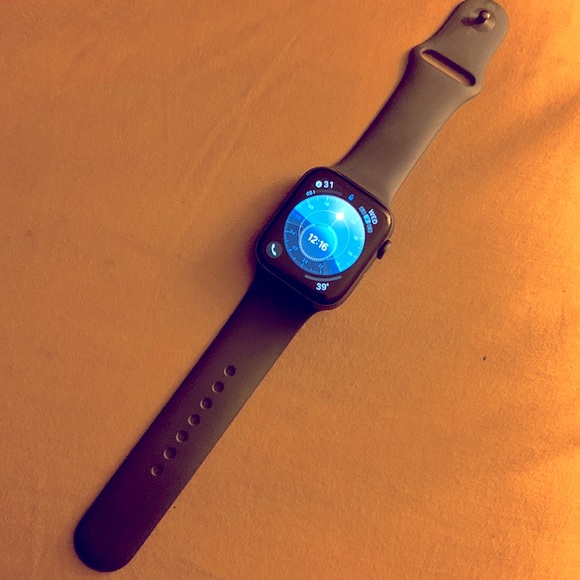 Apple Accessories - APPLE WATCH SERIES 5 - LIKE NEW